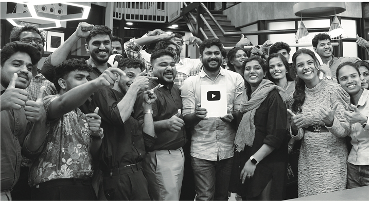 YOUTUBE SILVER BUTTON